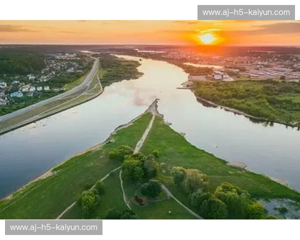 绿色的河流终将汇合:沙佩科恩斯与蒙国民,一场超越生死的足坛史诗